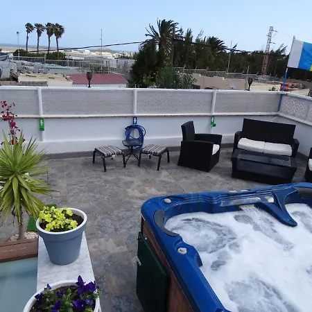 Rickaty Bed And Breakfast, Airport Hotel, De Aeropuerto, Palmas Airport, Gran Canaria Airport, Lpa, Spain Bed & Breakfast 2*